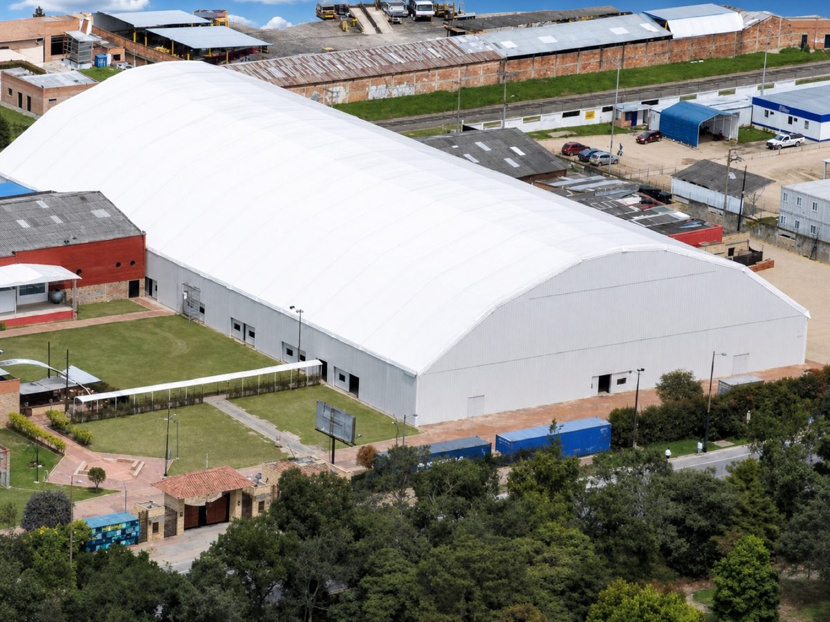 Centro de Eventos Autopista Norte — 6.000 m² construidos en 3 meses
