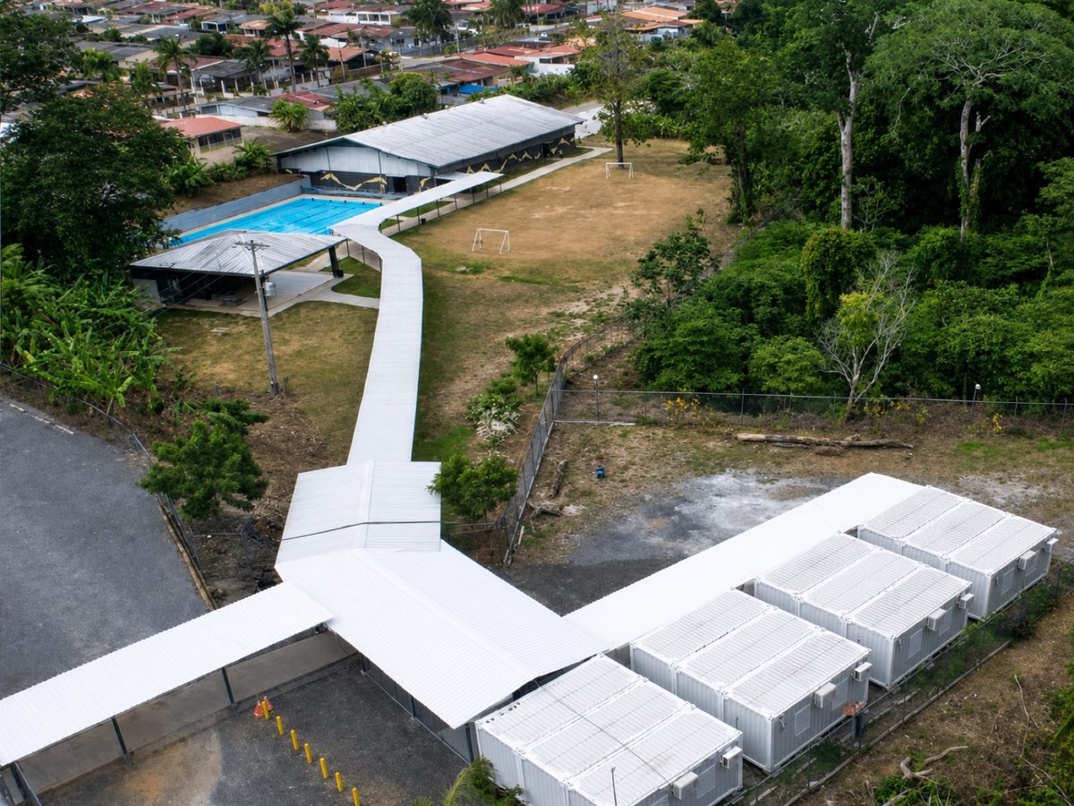 Colegio Bilingüe en Ciudad de Panamá — 1.100 m² construidos en 8 fases sin interrumpir las clases