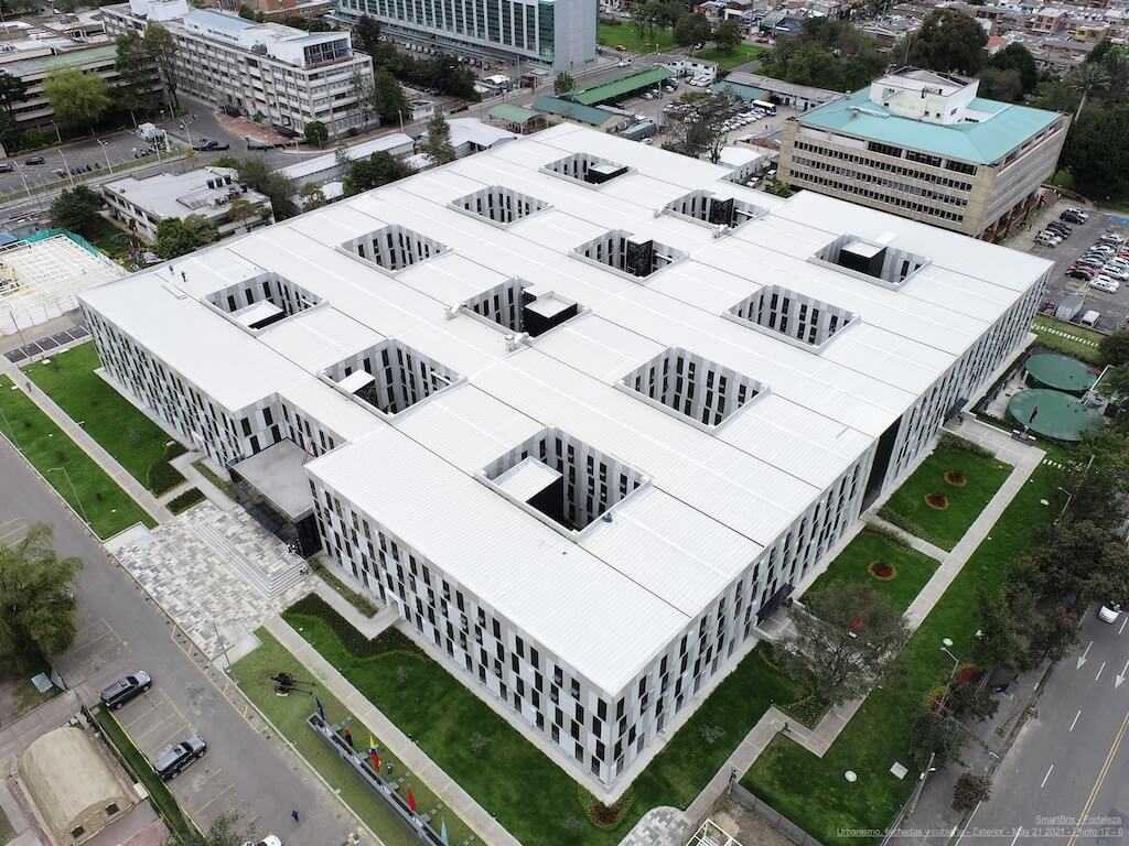 Sede del Ministerio de Defensa Nacional construida por SmartBrix en Bogotá — 39.000 m² en steel framing